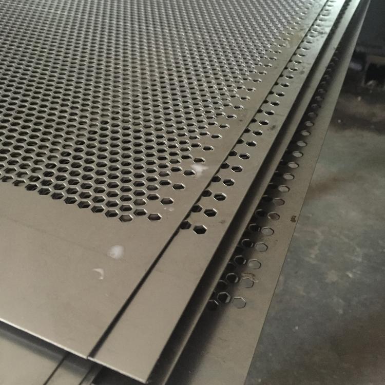 北京不锈钢冲孔筛板的特点及保养方法